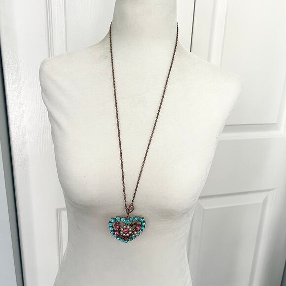 Betsey Johnson Signed Pink and Blue Gem Floral Heart Necklace on Bronze Chain - Picture 4 of 7
